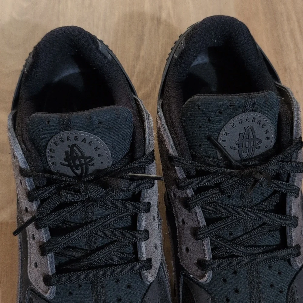 Nike Huarache - Triple Black Men's 9.5 - Picture 3 of 6